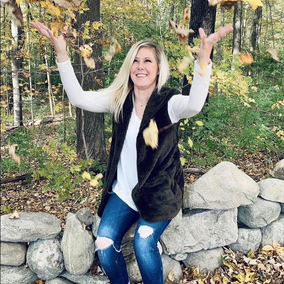 Fashion Blvd Jackets & Blazers - Cozy Up Cutie Vest | Olive Faux Fur in S M L XL